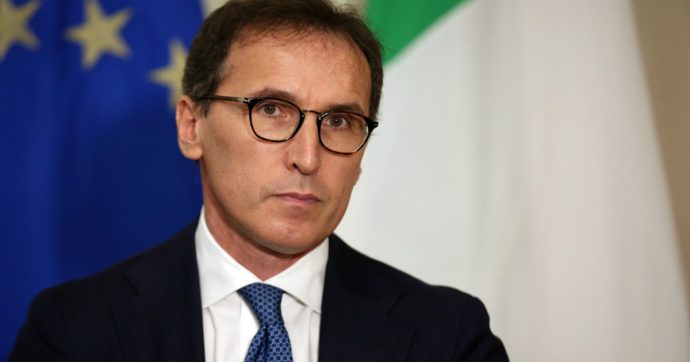 Boccia: «Non possiamo escludere una limitazione degli spostamenti tra regioni»