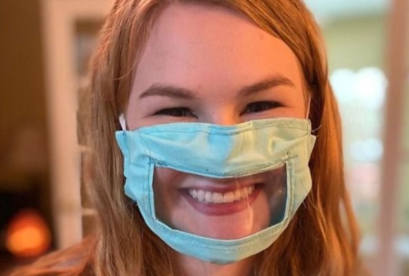 L’idea di Ashley, studentessa americana che cuce (e regala) mascherine per i sordi