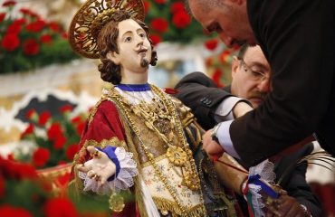 Simulacro di Sant'Efisio preparato prima della processione con partenza dalla chiesa di Stampace.