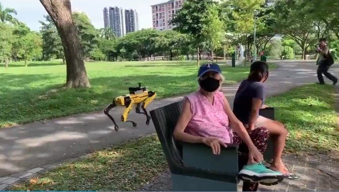 A Singapore i controlli nei parchi sono affidati a Spot, il cane robot