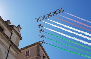 Le Frecce Tricolori durante il sorvolo di Cagliari del 27 maggio.