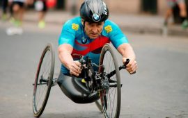 Immagine di repertorio del campione paralimpico Alex Zanardi.