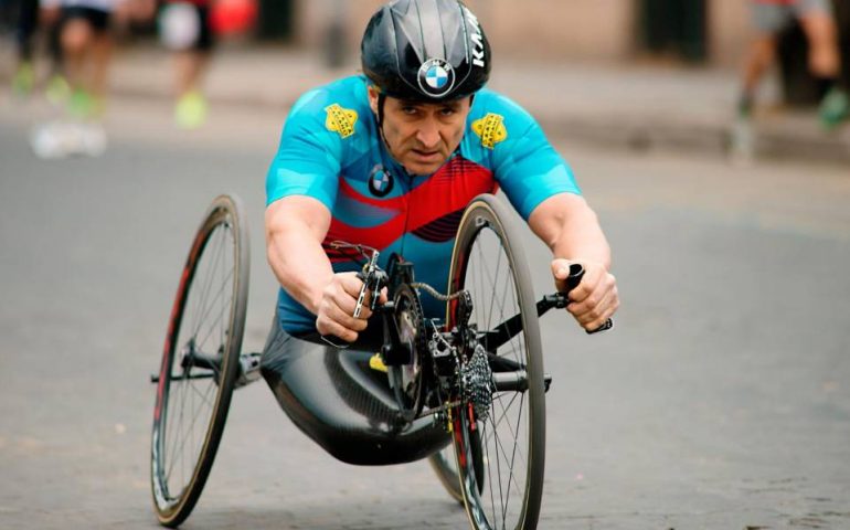 Immagine di repertorio del campione paralimpico Alex Zanardi.