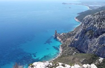 Un'immagine del panorama della costa di Baunei, scattata da Punta Giradili.