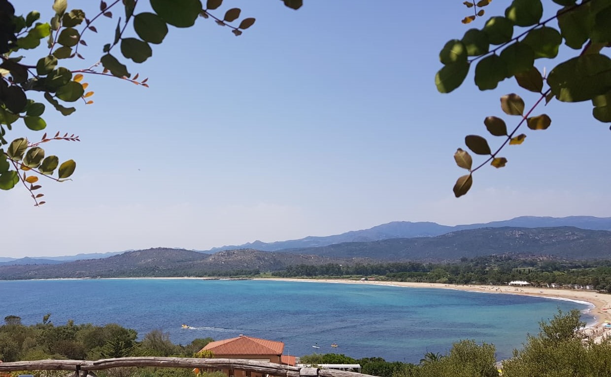 Vista della spiaggia San Gemiliano a Tortolì.