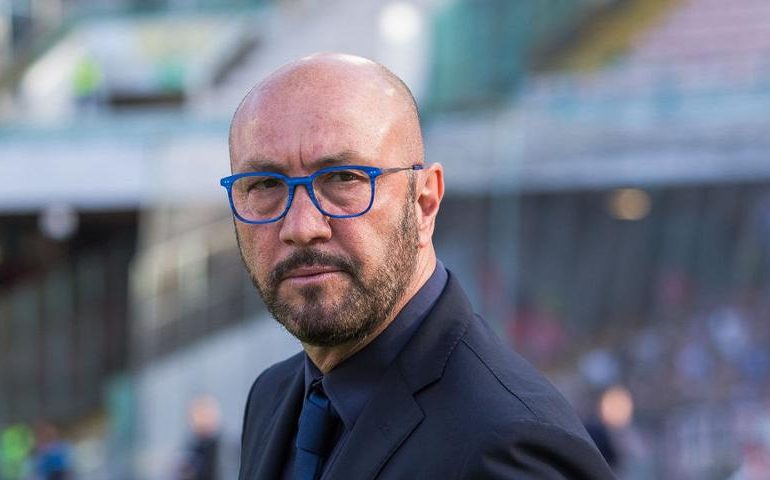 Immagine di repertorio dell'attuale allenatore del Cagliari Calcio Walter Zenga.