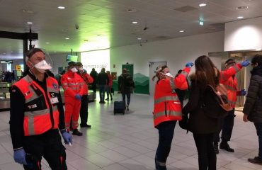 Immagine di repertorio, sui controlli eseguiti all'aeroporto di Elmas.