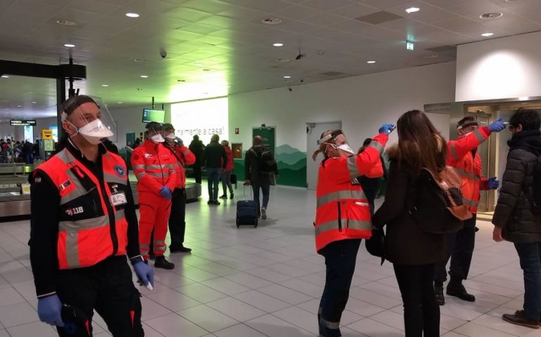 Immagine di repertorio, sui controlli eseguiti all'aeroporto di Elmas.