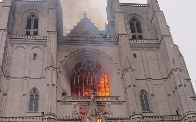 Cattedrale di Nantes: confessa il volontario che ha appiccato l’incendio