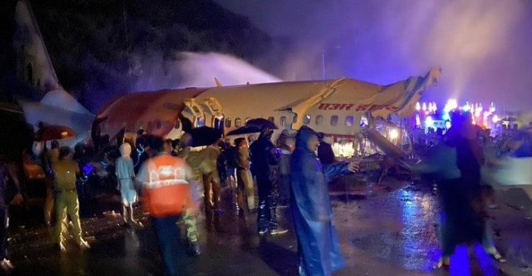 India: aereo con 190 passeggeri si schianta in atterraggio spezzandosi in due