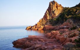 Su Sirboni, la spiaggia nella Marina di Gairo, dove recentemente è stato ripristinato il sentiero che arriva fino all'arenile.