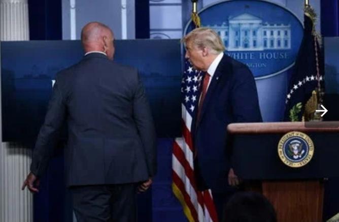 Paura per Trump: spari alla Casa Bianca, il Presidente scortato lascia conferenza stampa