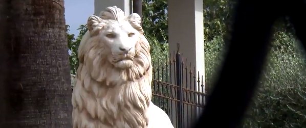 Omicidio Willy, ecco la villa dei Bianchi: statue di leoni, auto di lusso e reddito di cittadinanza