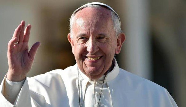 Papa Francesco apre alle coppie gay: “Sì alle unioni civili”