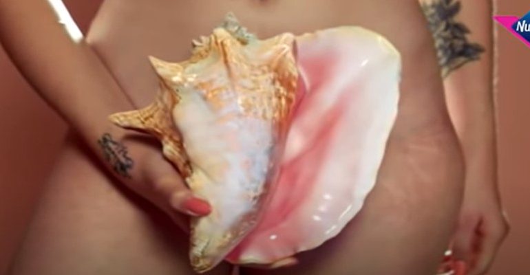 (VIDEO) La campagna pubblicitaria di Nuvenia “Viva la Vulva” arriva in Italia ed è subito polemica