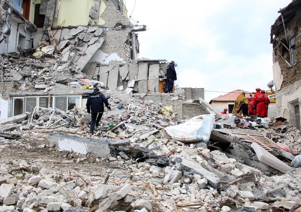 Terremoto di magnitudo 7.0 tra Grecia e Turchia, ci sono morti e feriti