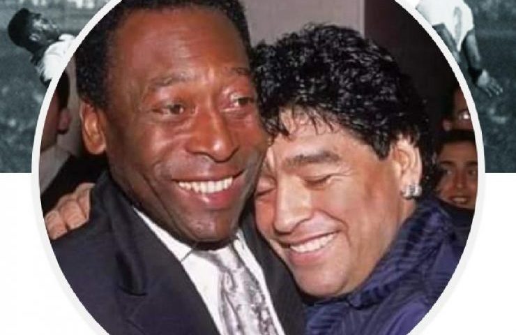 La foto del giorno. Pelé rende omaggio a Maradona nella sua pagina ufficiale fb