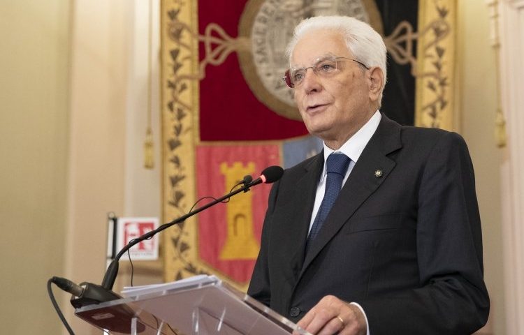 Il presidente Mattarella, appena possibile, si sottoporrà alla vaccinazione contro il covid