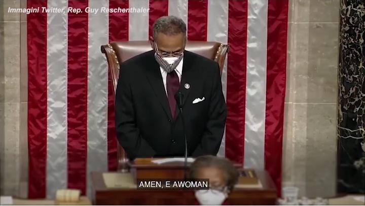 Usa: pastore protestante chiude la preghiera con “Amen and awoman”