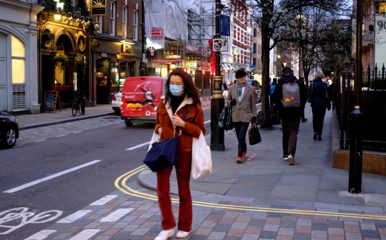 Il Covid corre in Inghilterra, a Londra chiuse le scuole elementari