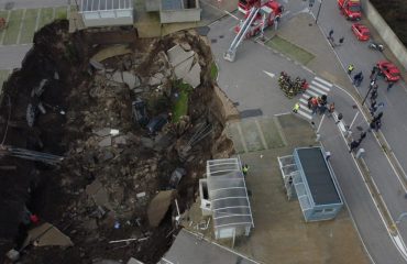 napoli-enorme-voragine-allospedale-del-mare-evacuato-il-covid-center-1