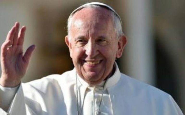 Covid-19, vaccinazioni anche in Vaticano. Papa Francesco: “Mi sono prenotato”