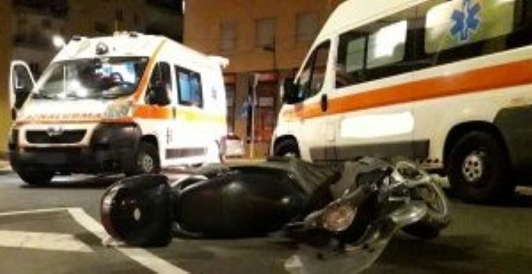 Maltempo, colpito da un albero mentre viaggiava in scooter: 28enne all’ospedale
