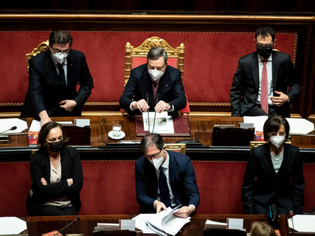 Governo, il voto di fiducia al Senato per Draghi: pandemia e lavoro le priorità dell’Italia