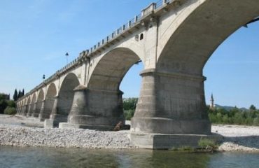 ponte-vidor-piave-mamma-si-butta-dal-ponte