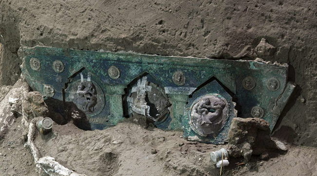 Pompei sighit a ispantare: agatadu unu carru tzerimoniale antigu