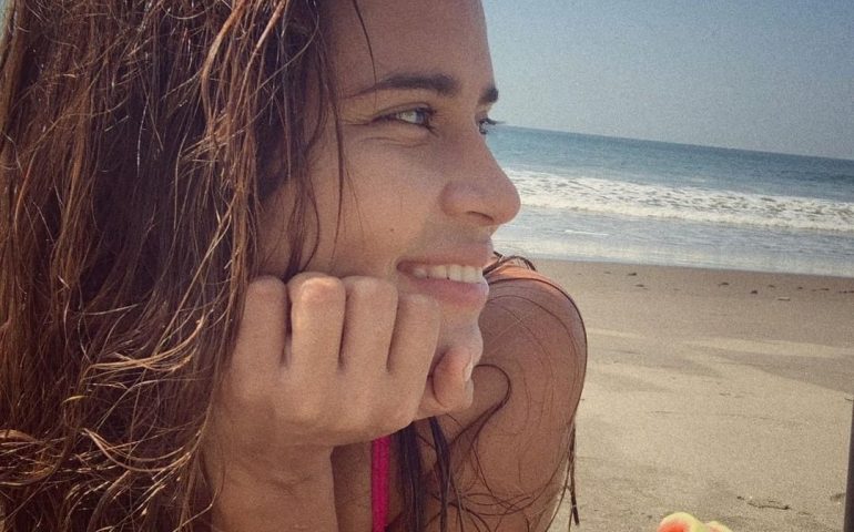 Surfista 22enne muore colpita da un fulmine. Tragedia a El Salvador
