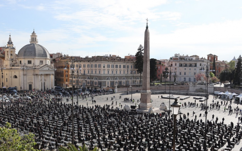 I bauli invadono Roma: 1500 partecipanti per la protesta dei lavoratori dello spettacolo