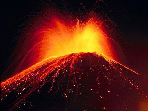 Africa, esplode il vulcano Nyiragongo: migliaia in fuga