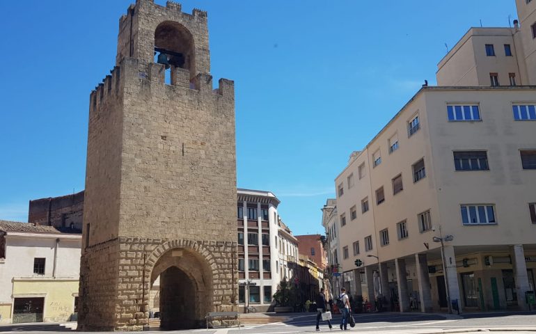 Sardigna, sa prima die in colore grogu semus andados a Aristanis