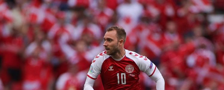 Euro 2020, a Copenaghen palla fuori e un applauso per Eriksen: per il campione danese il bellissimo omaggio di Lukaku e Belgio