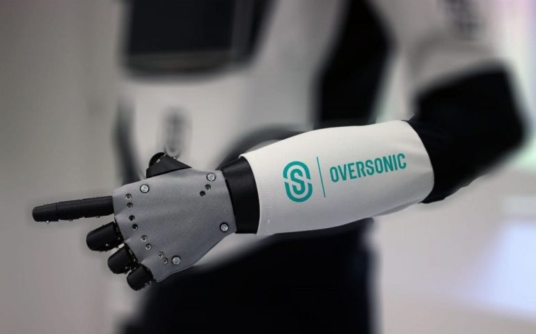 S’italiana Oversonic presentat su primu robot umanòide: at a èssere impreadu pro is operatziones perigulosas e in campu sanitàriu