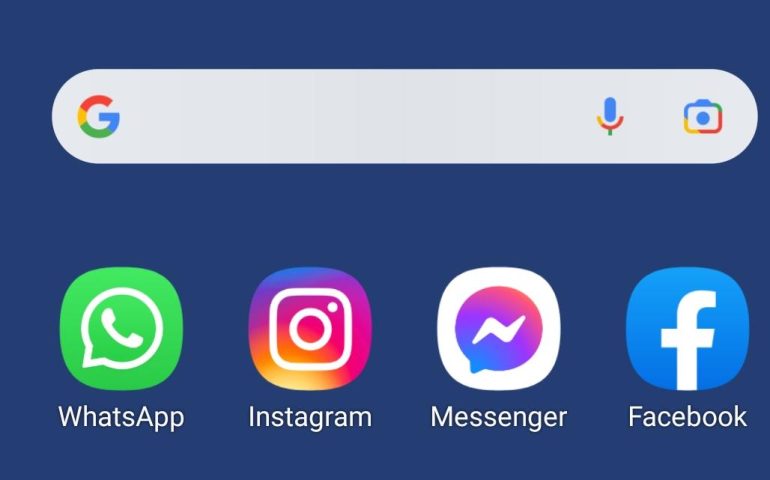 Whatsapp e Facebook in tilt per una sera: ecco cosa è successo
