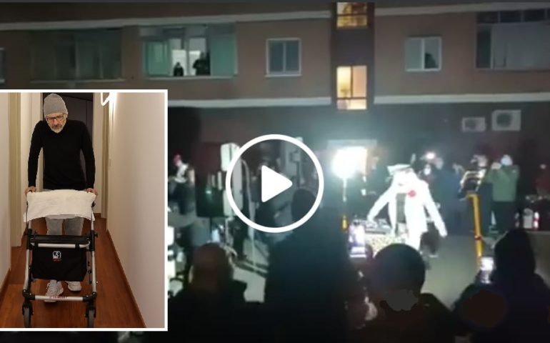 (VIDEO) Il commovente flash mob per Gigi d’Agostino a Mirafiori nel quartiere dove è cresciuto