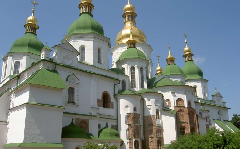 Ucraina, l’allarme degli 007: “Imminente attacco alla cattedrale di Santa Sofia”