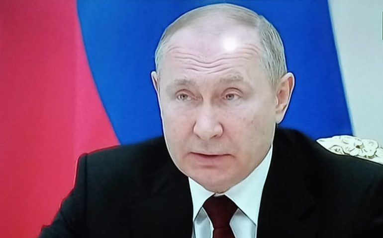 Guerra in Ucraina, Putin: “Non torno indietro, distruggeremo l’anti Russia creata dall’Occidente”