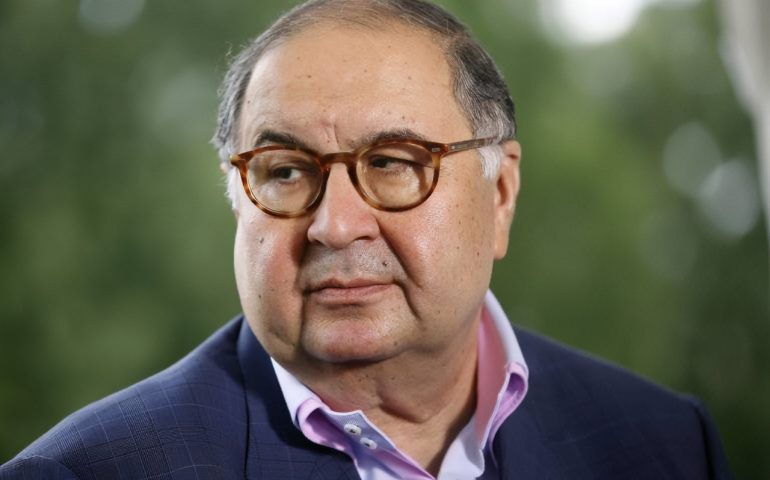 Sardigna: suta secuestru sa màchina de Usmanov de mesu millione de dòllaros a prova de bomba