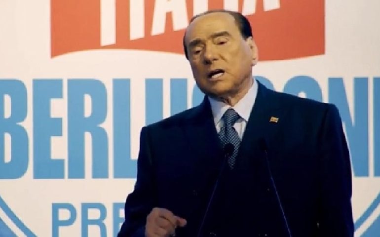 Berlusconi sul palco di Forza Italia rompe il silenzio su Putin: “Deluso e addolorato”