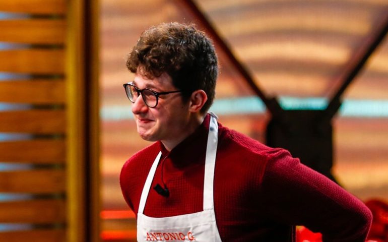 Antonio Gargiulo cumbinchet a sos giùighes de Masterchef cun sos culurgiones