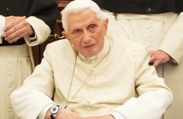 Adiosu a Beneitu XVI, oe sos interros de su Paba emèritu