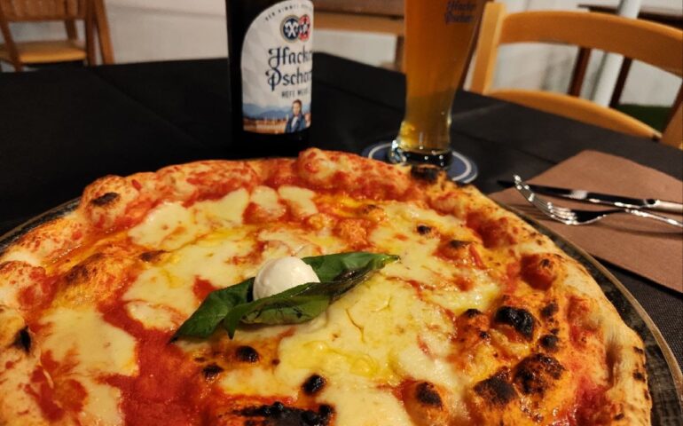 Da Napoli a San Teodoro in un… Attimo: alla scoperta del bar-pizzeria in cui gustare l’autentica pizza napoletana
