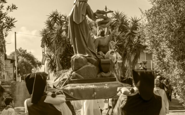 Gàiru e Cardedu festant paris a ”Sa Santa”, Nostra Sennora de Bonucaminu
