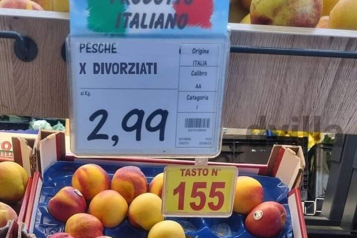 Pesche per divorziati: il meme in risposta al criticatissimo spot Esselunga