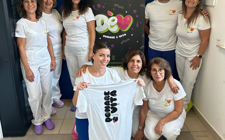 Una t-shirt in regalo a chi dona il sangue: la Asl Ogliastra rilancia la campagna sulla donazione