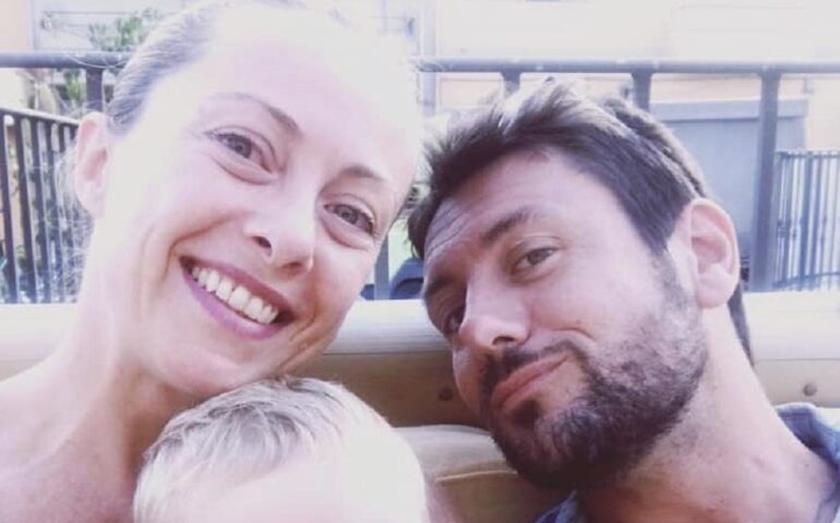 Giorgia Meloni annuncia la separazione dal compagno Andrea Giambruno: “La relazione finisce qui”