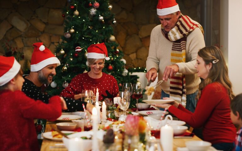Influencer organizza il pranzo di Natale per amici e parenti e chiede 170 euro a testa